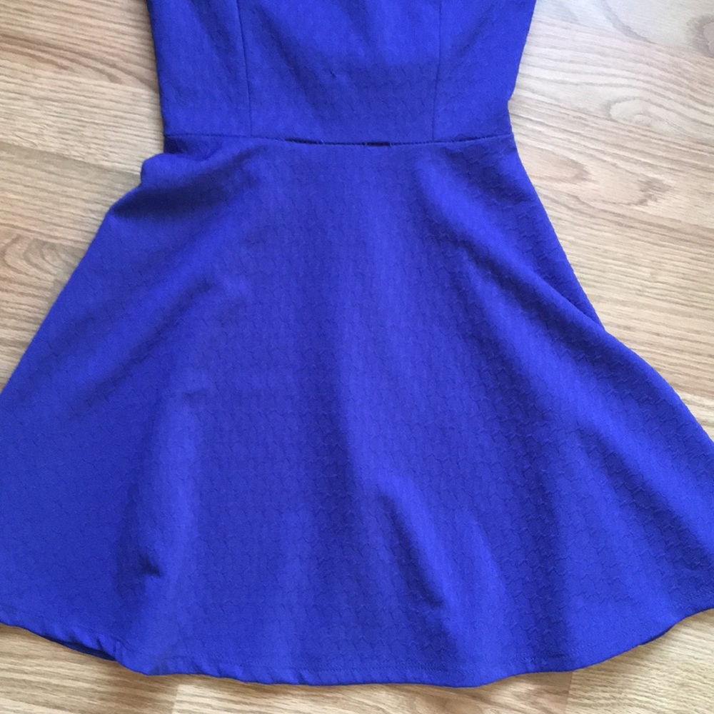 Formal Dress - Picture 3 of 8